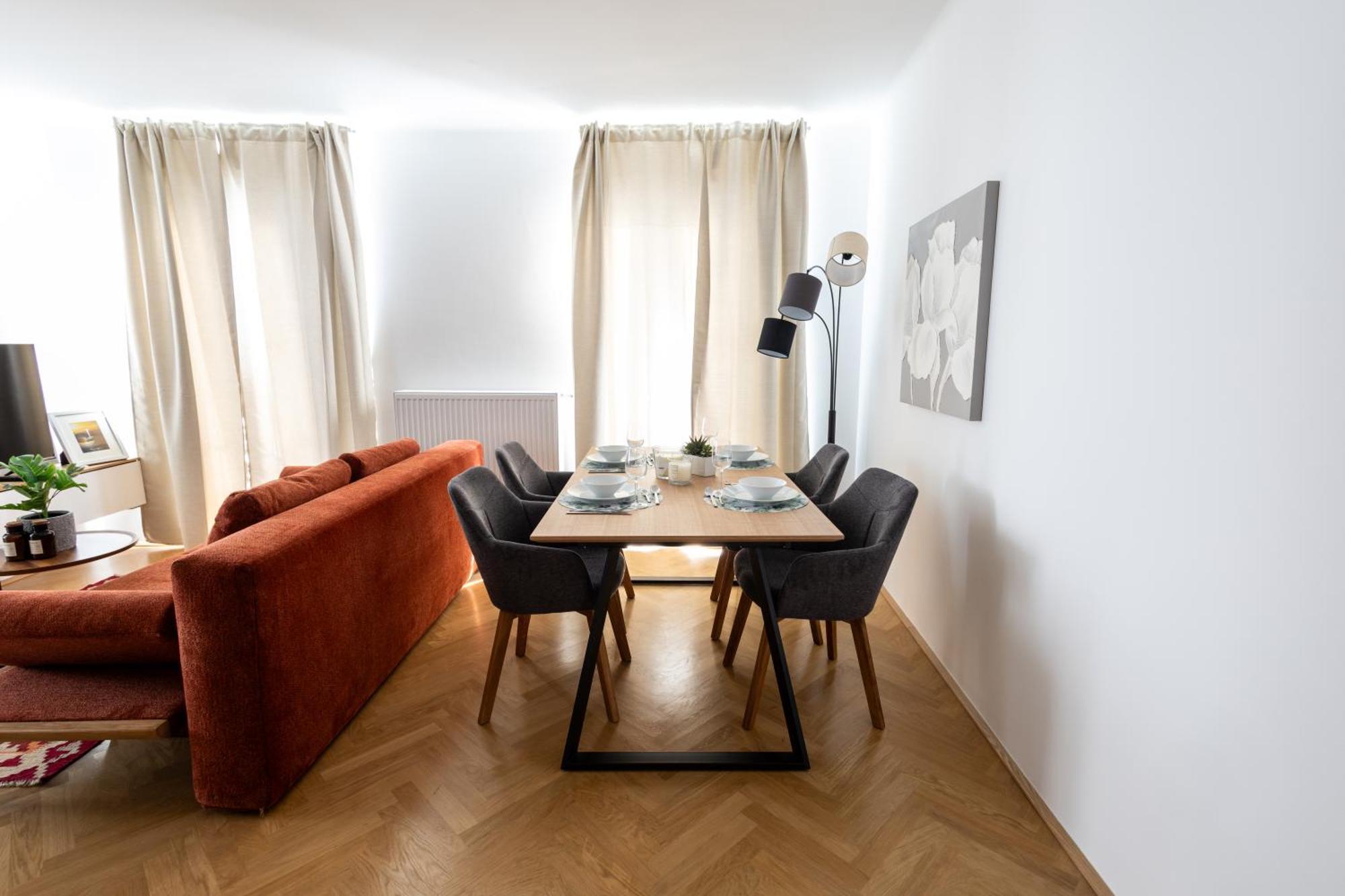 Central-new ; Marvelous Views Wenen